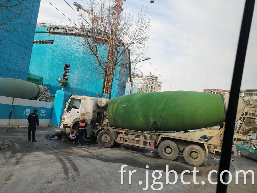 Cold and warm cement mixer truck tank coat